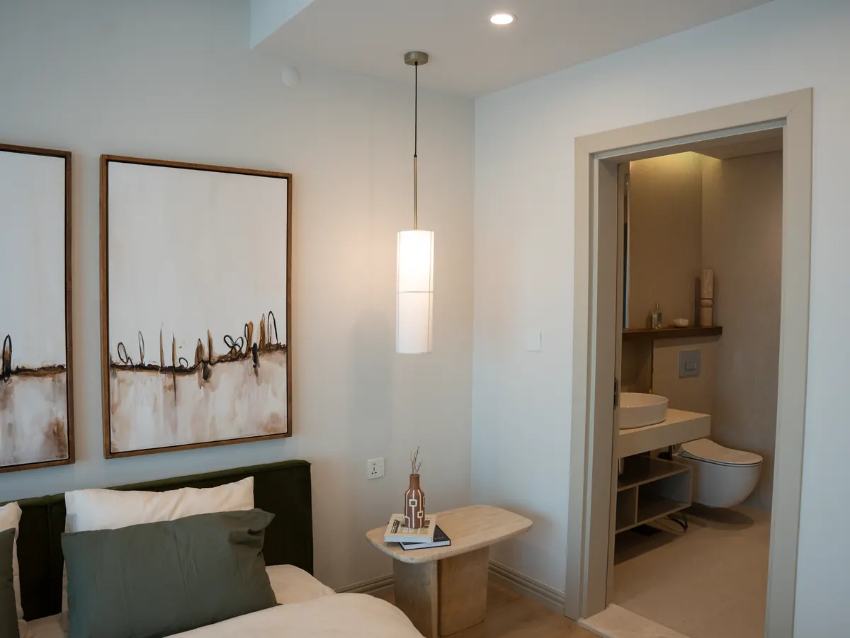 Ceramic Table Lamp vs. Ceramic Pendant Light: Which Fits Your Room?