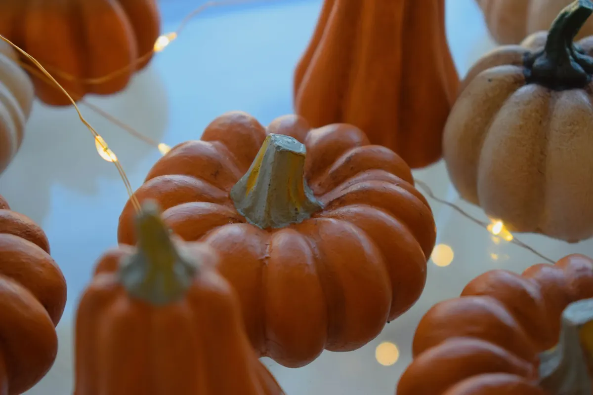 Fall Ceramic Lighting Ideas: Warm Glow for Cozy Autumn Evenings